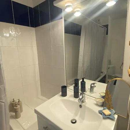 1 Bedroom For 2 People Apartment *