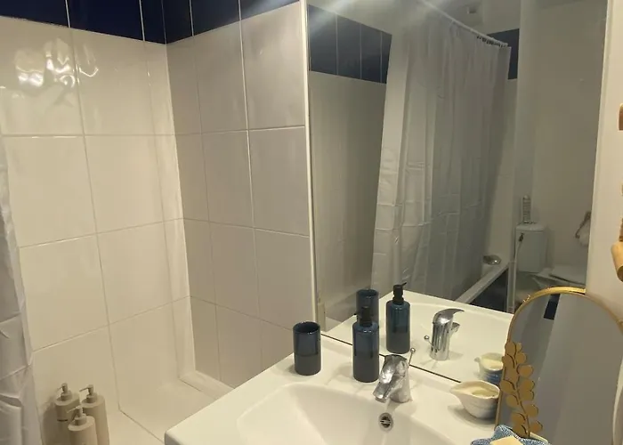 1 Bedroom For 2 People דירה *