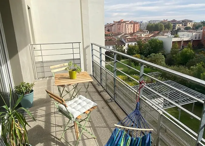 1 Bedroom For 2 People דירה *